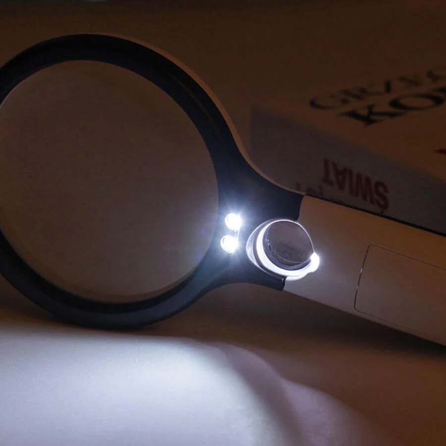 Magnifying Glass with LED - Image 4